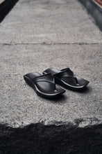 Load image into Gallery viewer, MULEBOY Square X Flip Flop Black