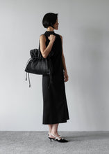 Load image into Gallery viewer, KWANI Square Embossed Bag Big Tote Black
