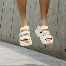 Load image into Gallery viewer, AKIII CLASSIC Granda Sandals Vanilla Cream
