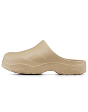 Load image into Gallery viewer, 23.65 Baguette Rubber Clogs Camel
